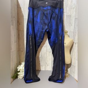 Lululemon Black and Blue Cropped Legging
